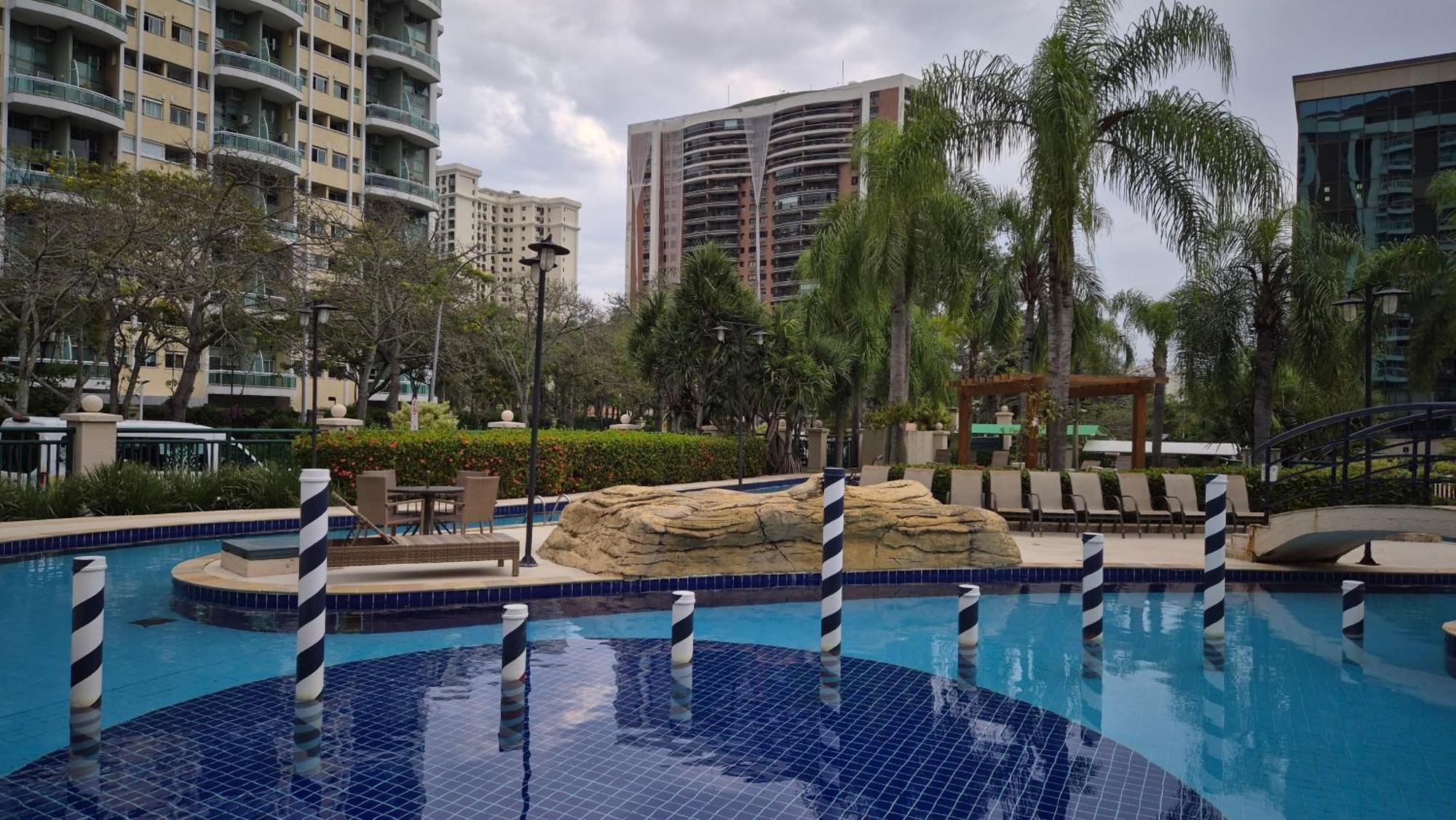 Plaza Barra First - *